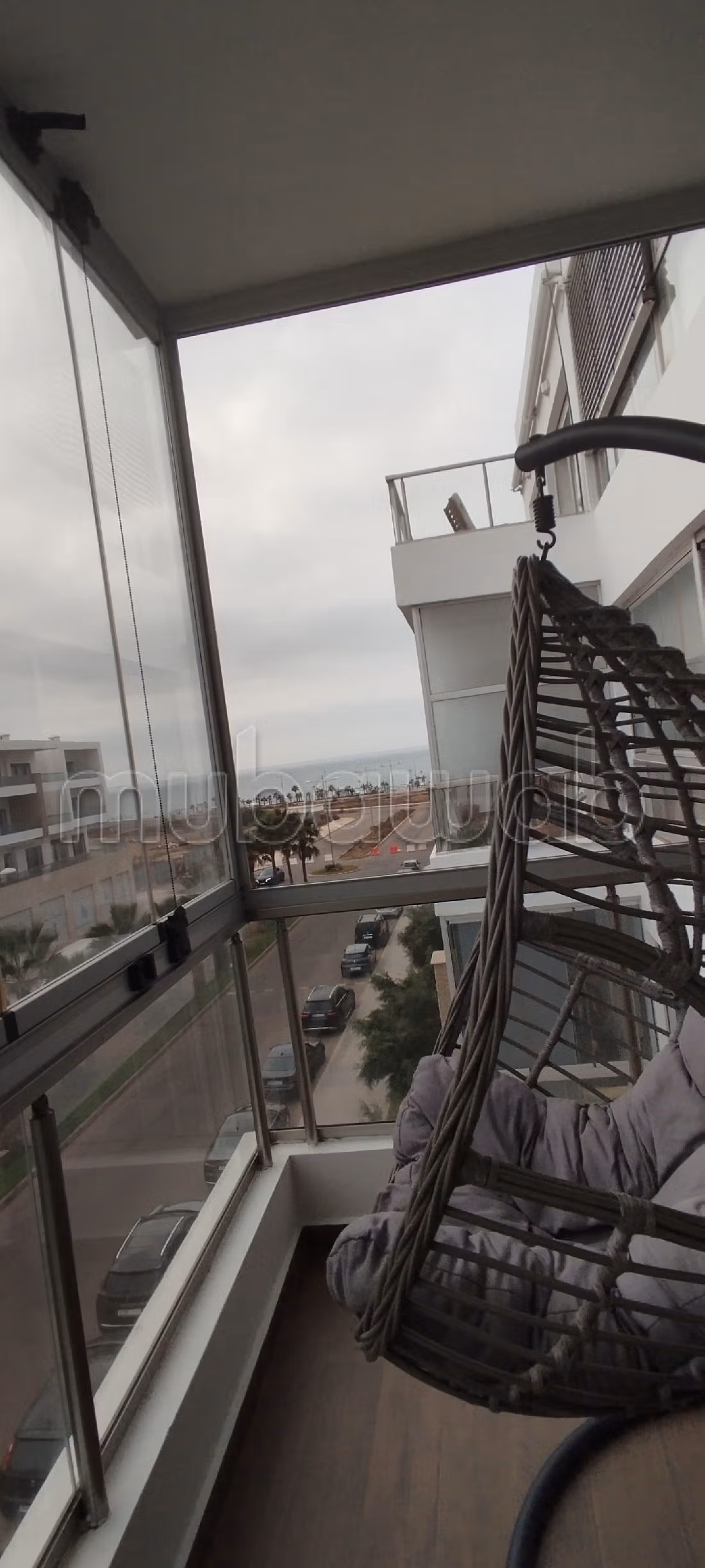 Location saisonnière à Dar Bouazza. Surface totale 170 m². Places de parking et terrasse