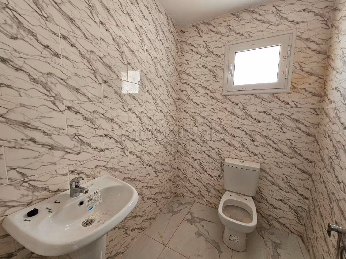 Eccezionale villa in vendita a Djerba. 3 belle camere da letto. Terrazzo e garage. 