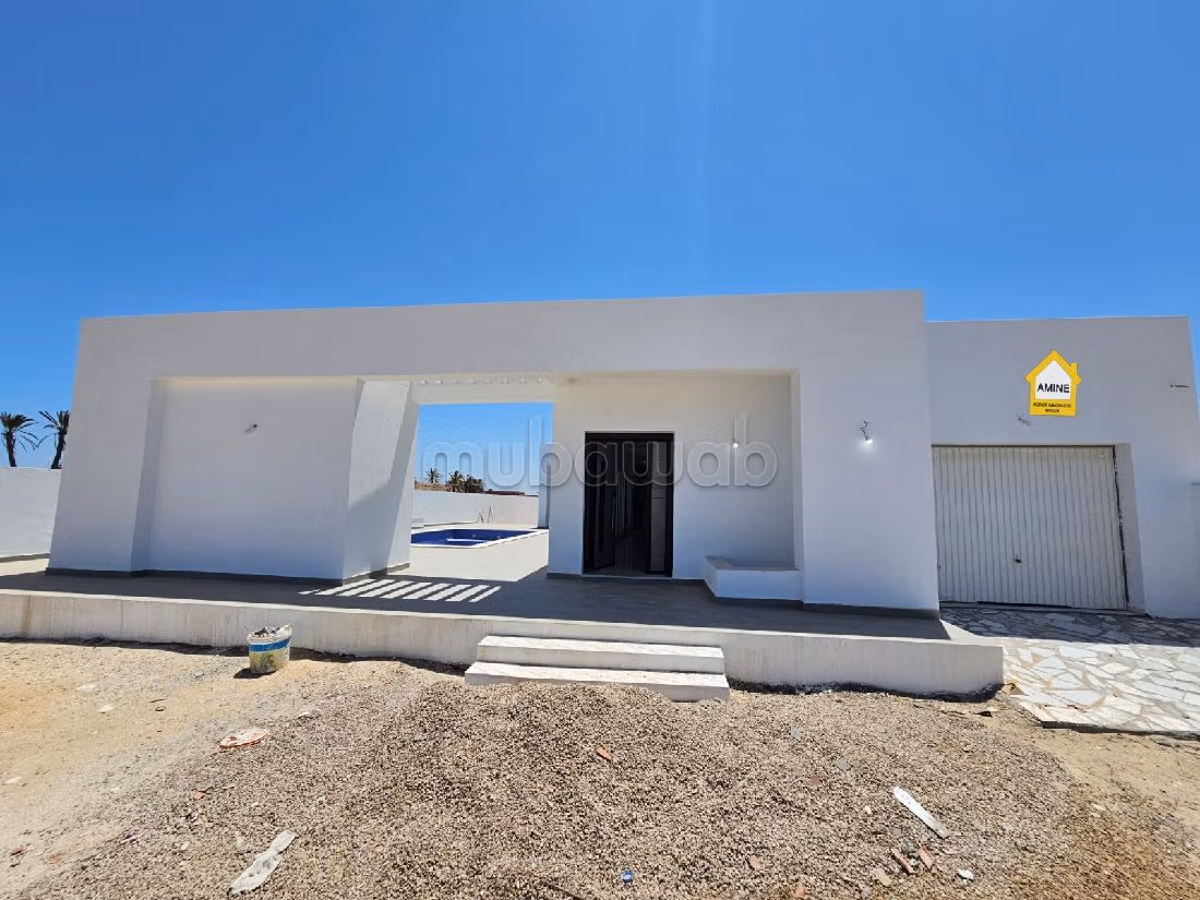 Eccezionale villa in vendita a Djerba. 3 belle camere da letto. Terrazzo e garage. 