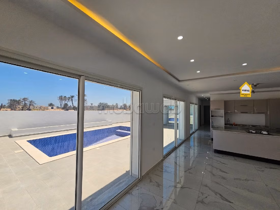 Eccezionale villa in vendita a Djerba. 3 belle camere da letto. Terrazzo e garage. 