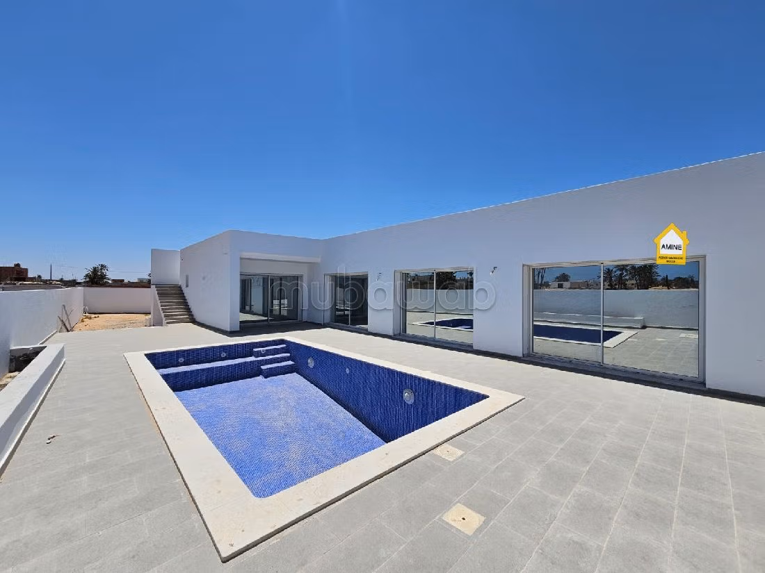Eccezionale villa in vendita a Djerba. 3 belle camere da letto. Terrazzo e garage. 