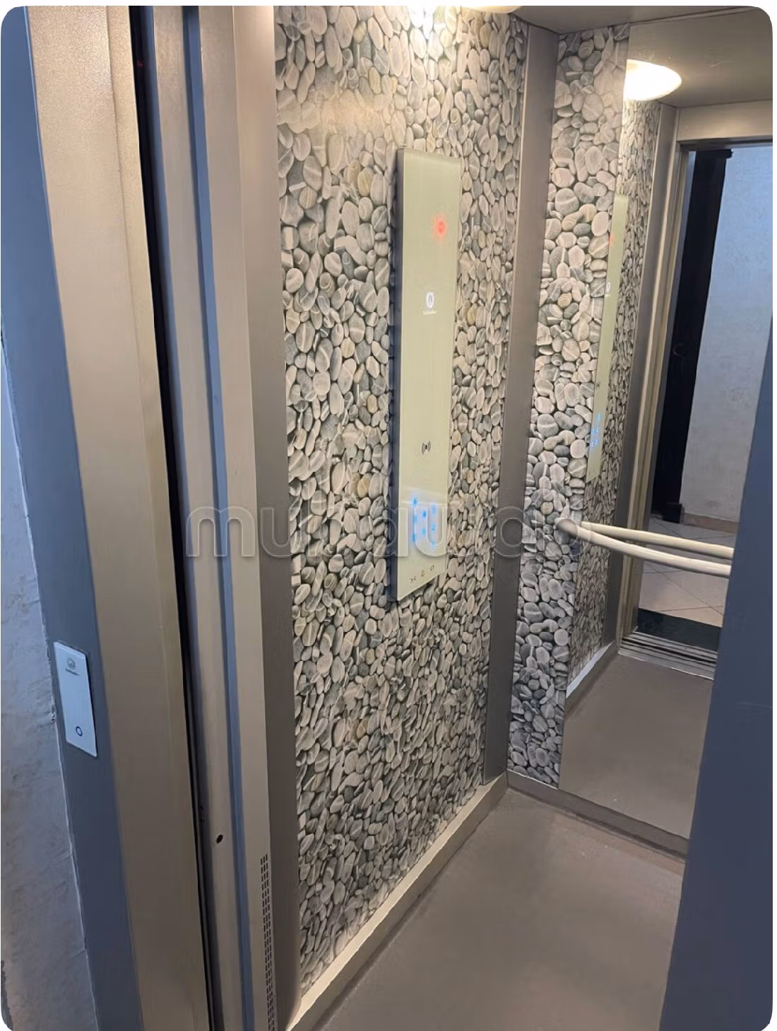 Apparemment meublé dans une résidence fermée