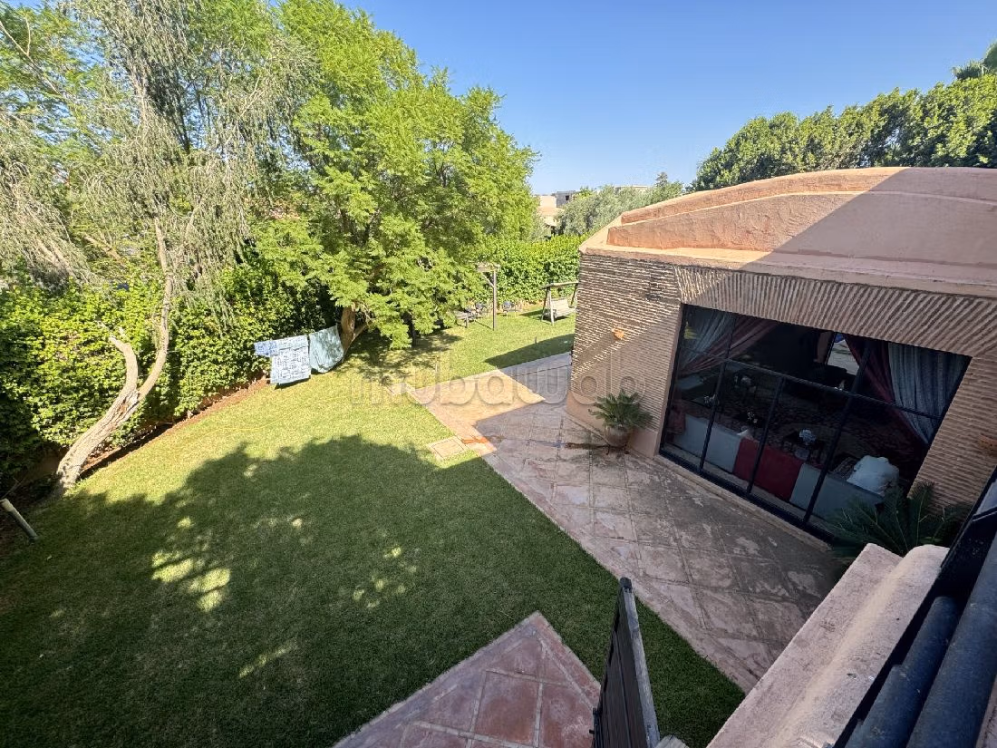 Magnifica villa in vendita a Amelkis. Superficie 450 m². Piscina e camino. 