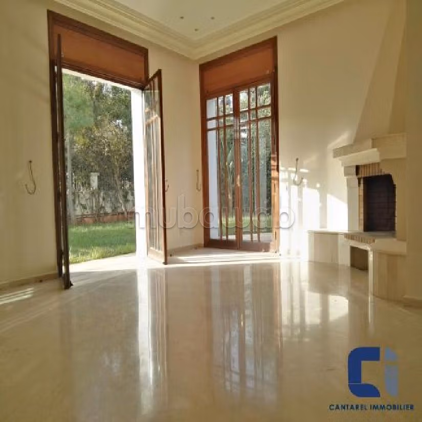 Rent your house in Californie. Surface area 1000 m². Garden and garage. 