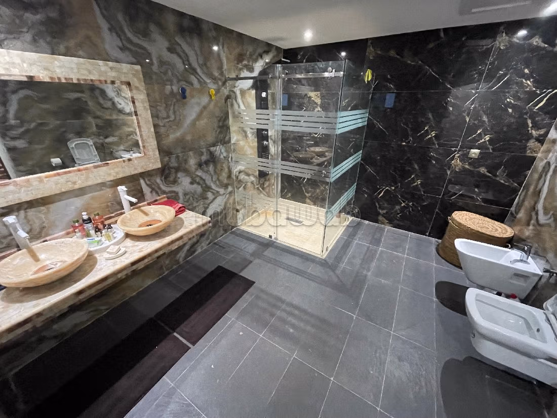 Luxury villa for sale. Dimension 6200 m². Dressing room. 