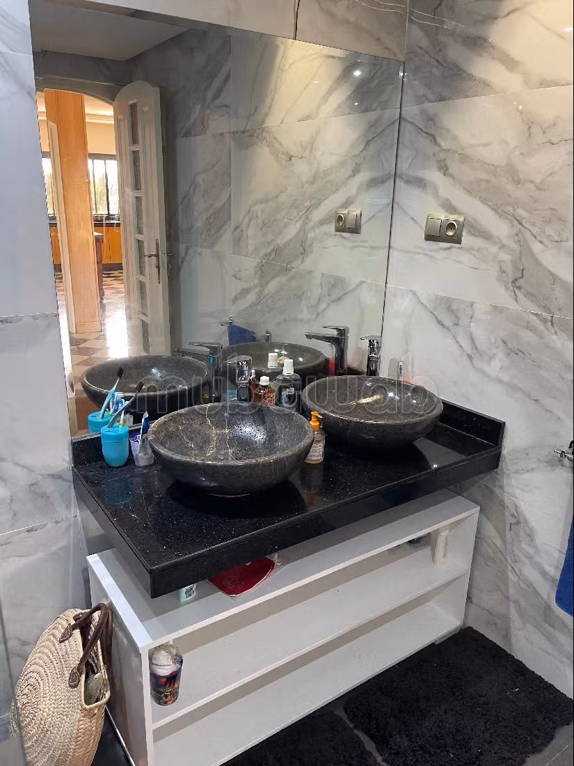 Luxury villa for sale. Dimension 6200 m². Dressing room. 