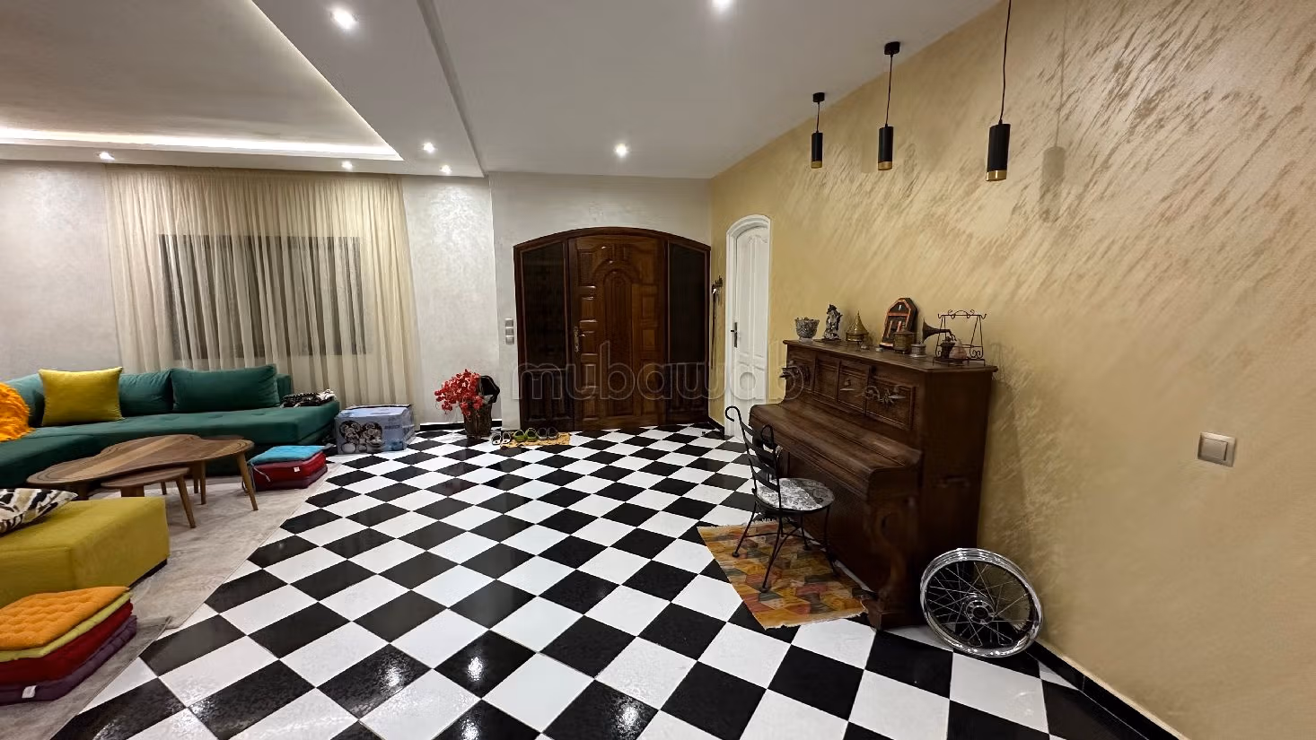 Luxury villa for sale. Dimension 6200 m². Dressing room. 