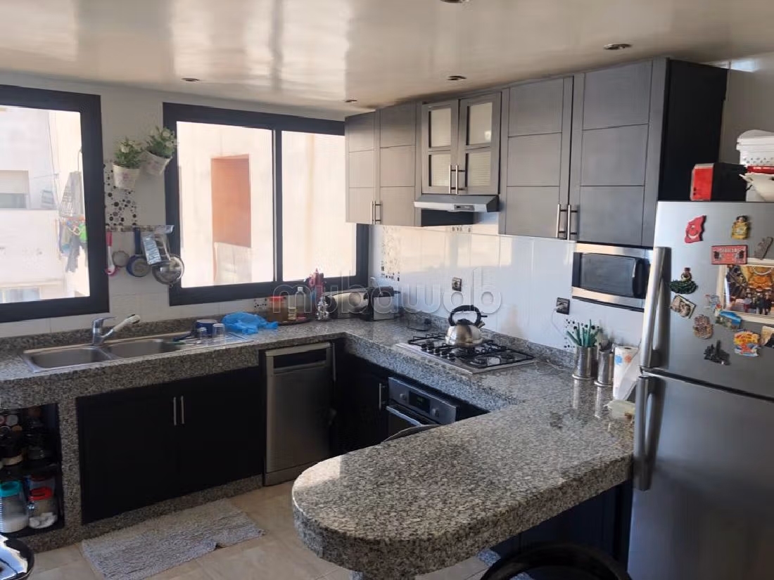 Splendido appartamento da acquistare a Centre Ville. 3 belle camere da letto. Posto auto privato