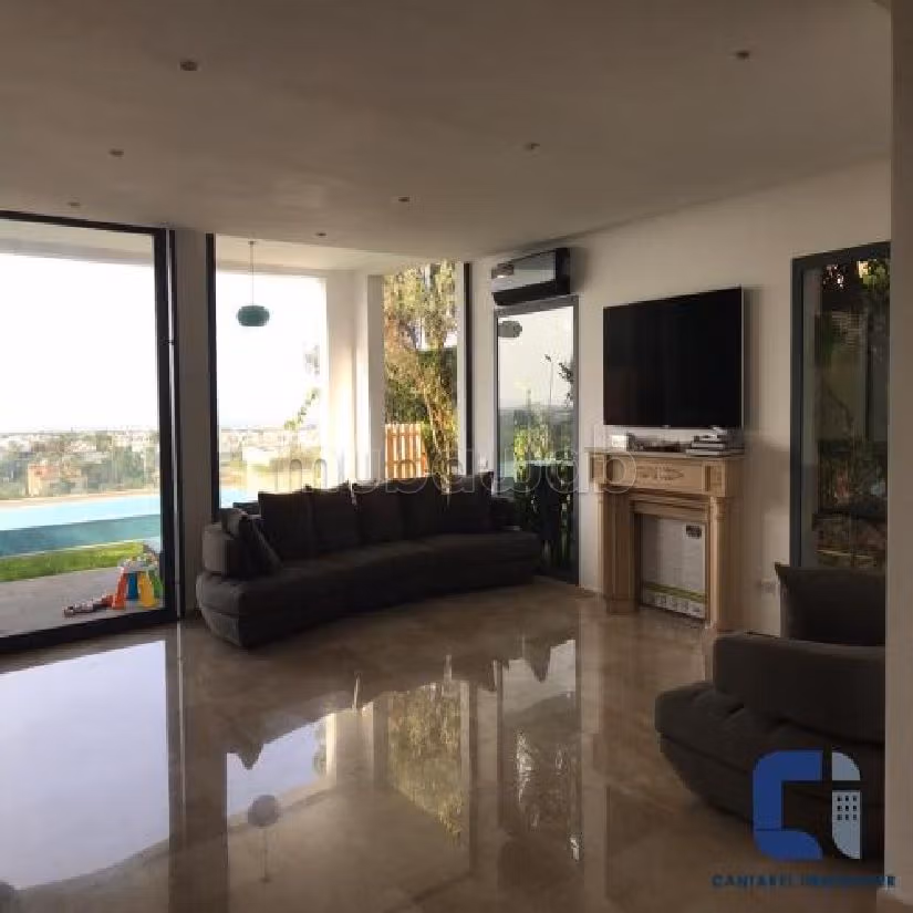 Vivienda en alquiler en Ain Diab. Pequeña superficie 430 m². Jardines. 