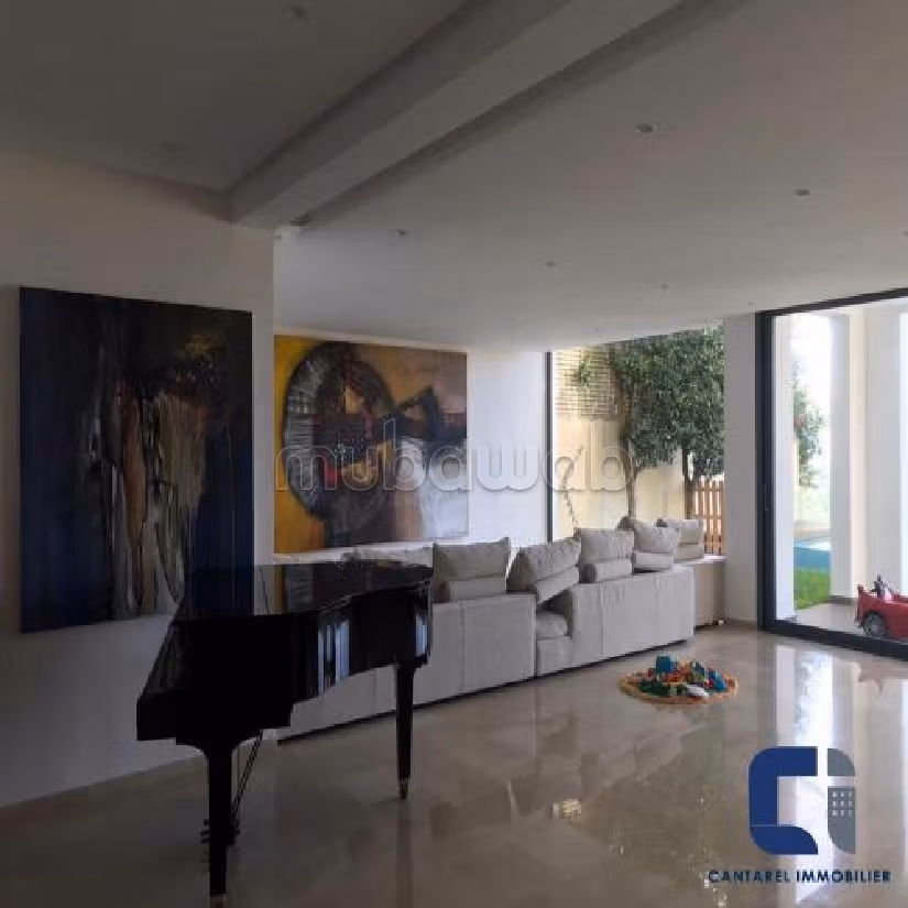 Vivienda en alquiler en Ain Diab. Pequeña superficie 430 m². Jardines. 