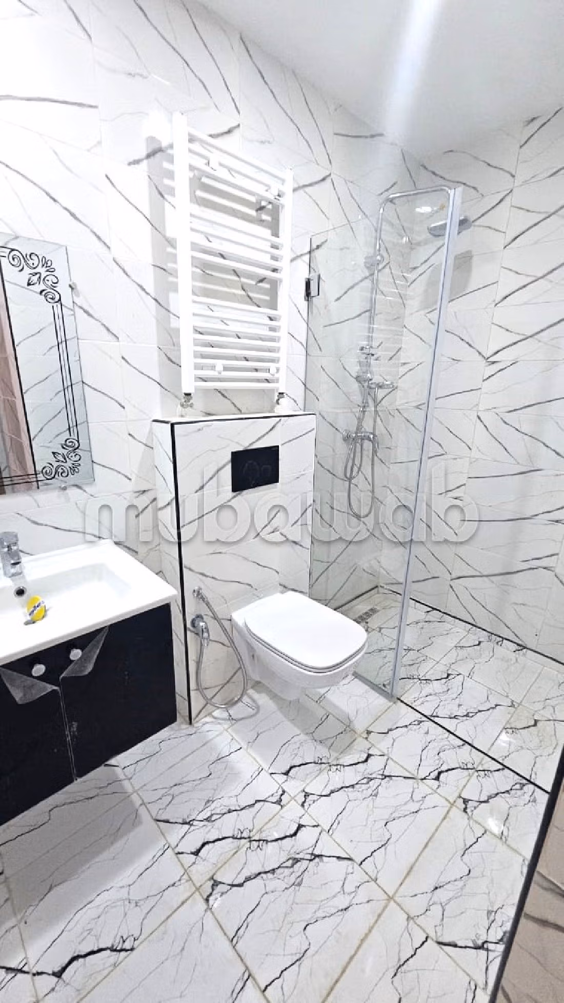 Find an apartment for rent in La Soukra. 2 comfortable rooms. Parking spaces and terrace. 