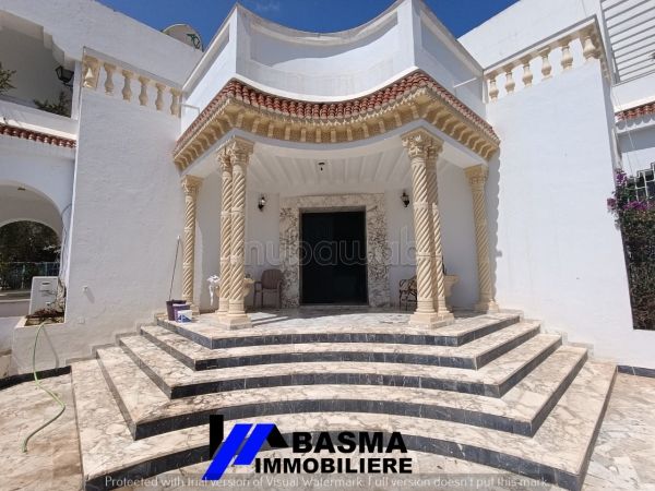 Luxury villa for sale in El Kantaoui. Area of 1111 m². Fully furnished. 