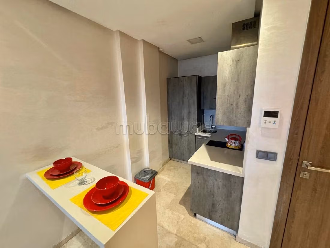 Location saisonnière à CIL Hay Salam. 2 pièces. Chauffage central et porte blindée