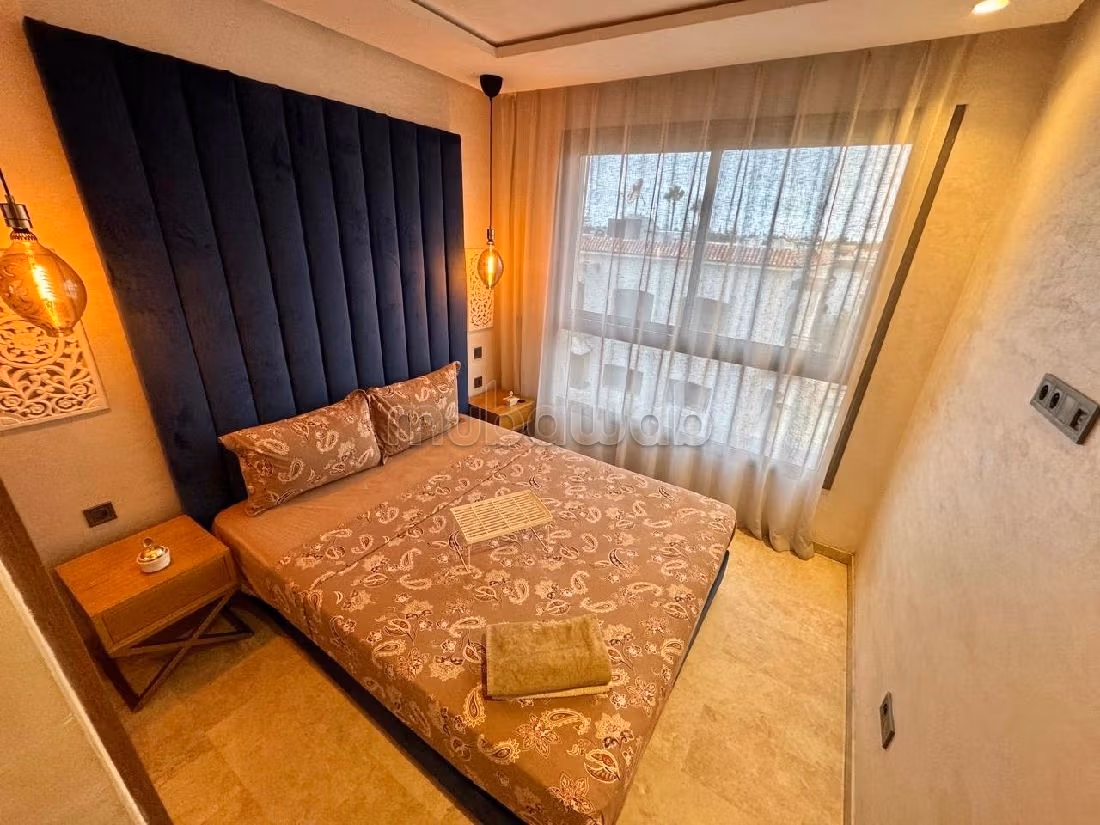 Location saisonnière à CIL Hay Salam. 2 pièces. Chauffage central et porte blindée