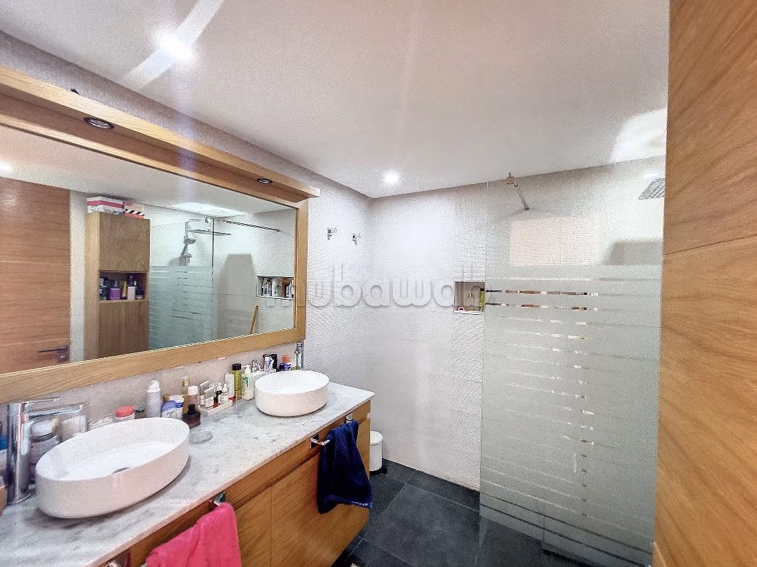 Appartement moderne refait à neuf triangle d'or