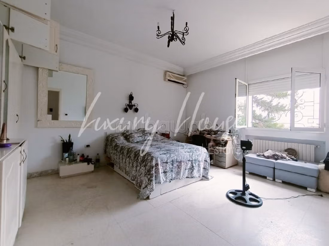 Beautiful house for rent in Carthage. 6 beautiful rooms. Fitted kitchen. 
