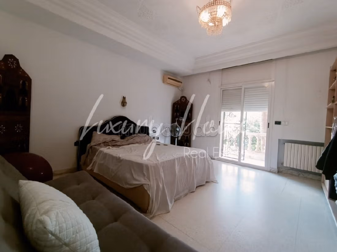Beautiful house for rent in Carthage. 6 beautiful rooms. Fitted kitchen. 