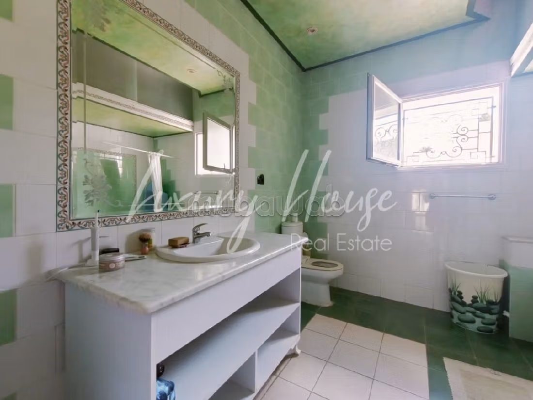 Beautiful house for rent in Carthage. 6 beautiful rooms. Fitted kitchen. 