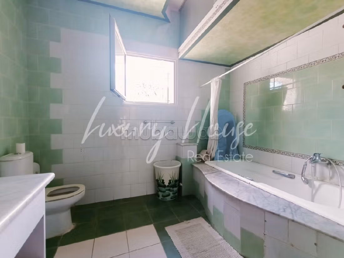 Beautiful house for rent in Carthage. 6 beautiful rooms. Fitted kitchen. 