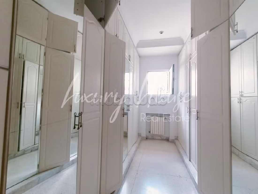 Beautiful house for rent in Carthage. 6 beautiful rooms. Fitted kitchen. 