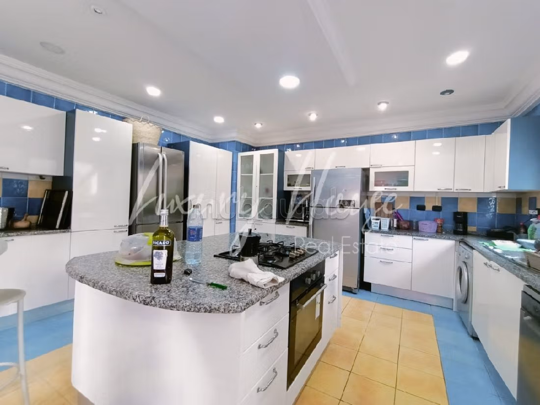 Beautiful house for rent in Carthage. 6 beautiful rooms. Fitted kitchen. 