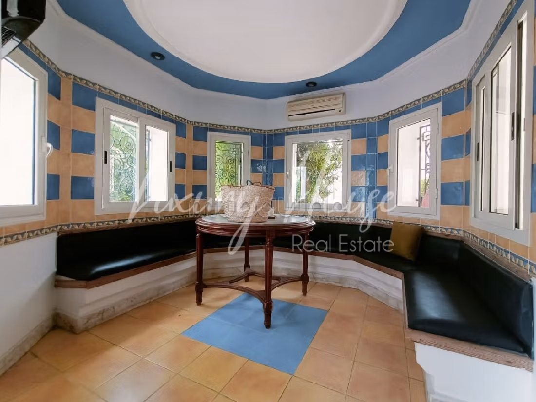 Beautiful house for rent in Carthage. 6 beautiful rooms. Fitted kitchen. 