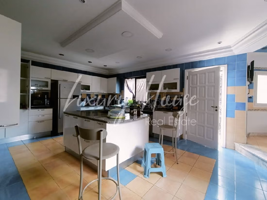 Beautiful house for rent in Carthage. 6 beautiful rooms. Fitted kitchen. 
