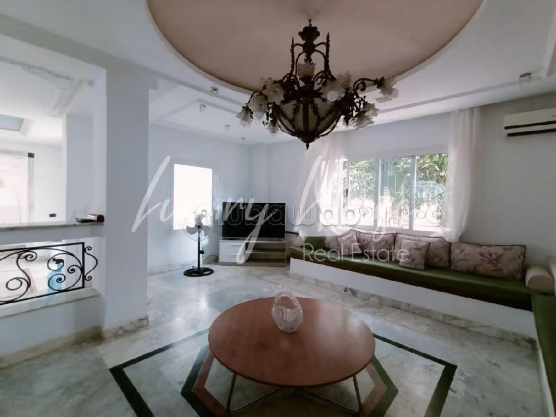 Beautiful house for rent in Carthage. 6 beautiful rooms. Fitted kitchen. 