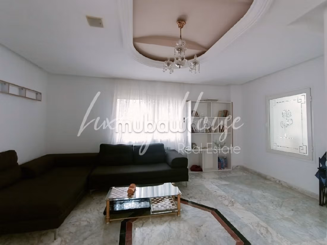 Beautiful house for rent in Carthage. 6 beautiful rooms. Fitted kitchen. 