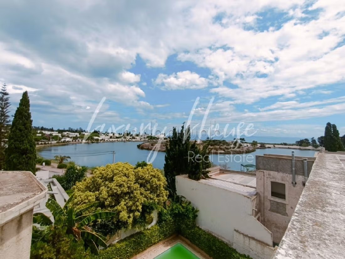 Beautiful house for rent in Carthage. 6 beautiful rooms. Fitted kitchen. 