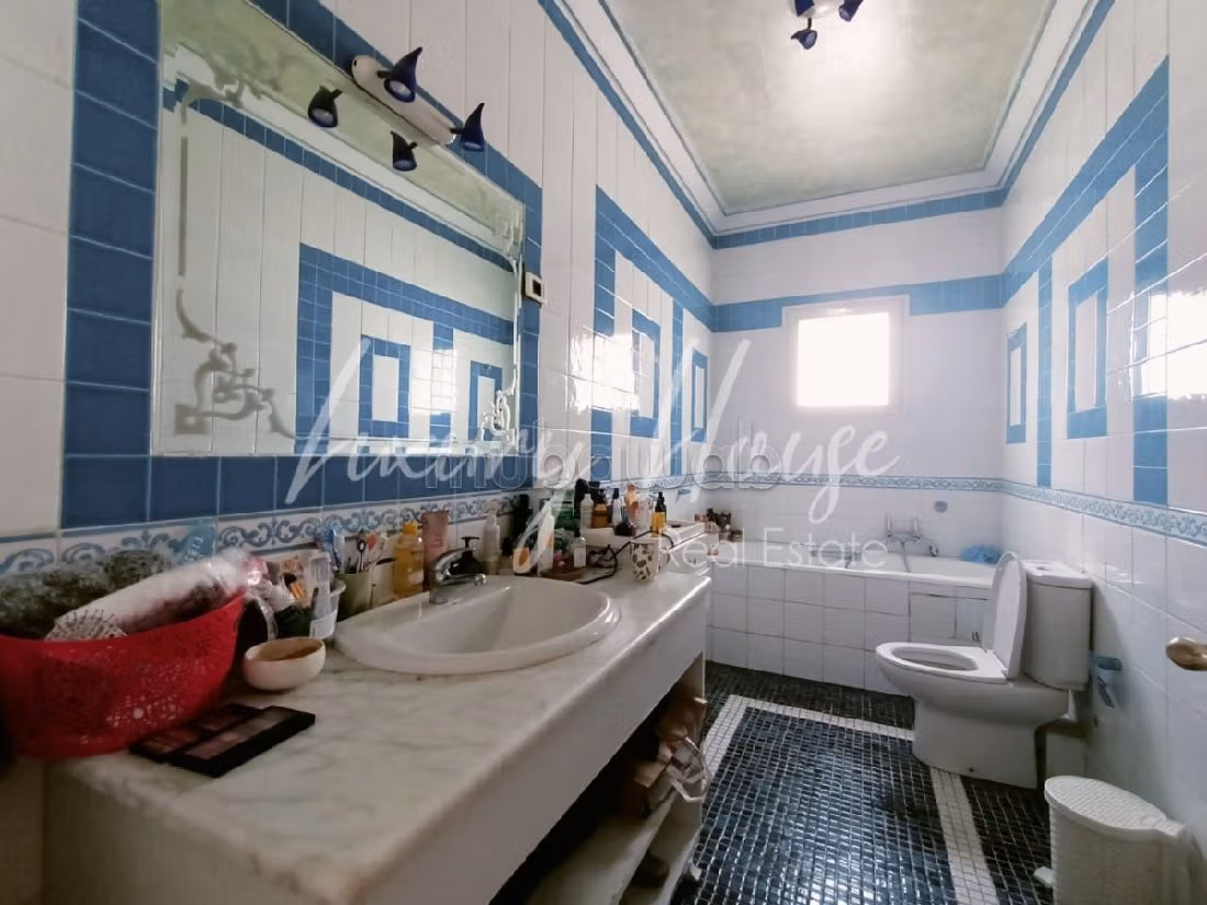 Beautiful house for rent in Carthage. 6 beautiful rooms. Fitted kitchen. 