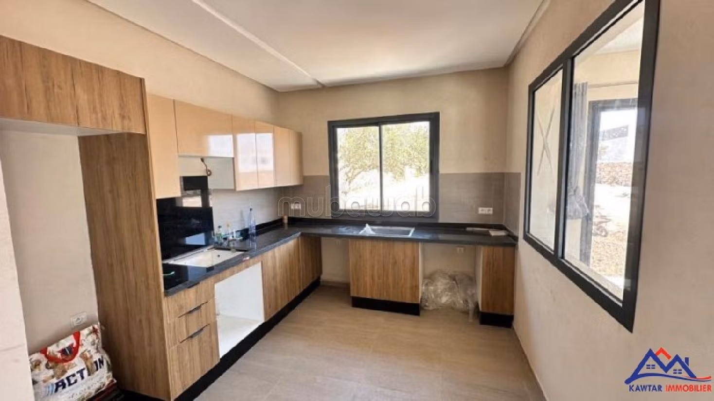 فيلا فاخرة للبيع ب طريق آسفي. المساحة الإجمالية 1500 م². مفروشة