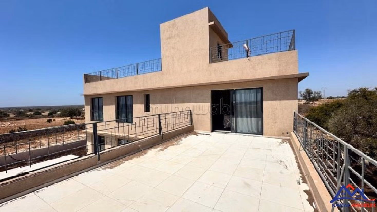 فيلا فاخرة للبيع ب طريق آسفي. المساحة الإجمالية 1500 م². مفروشة