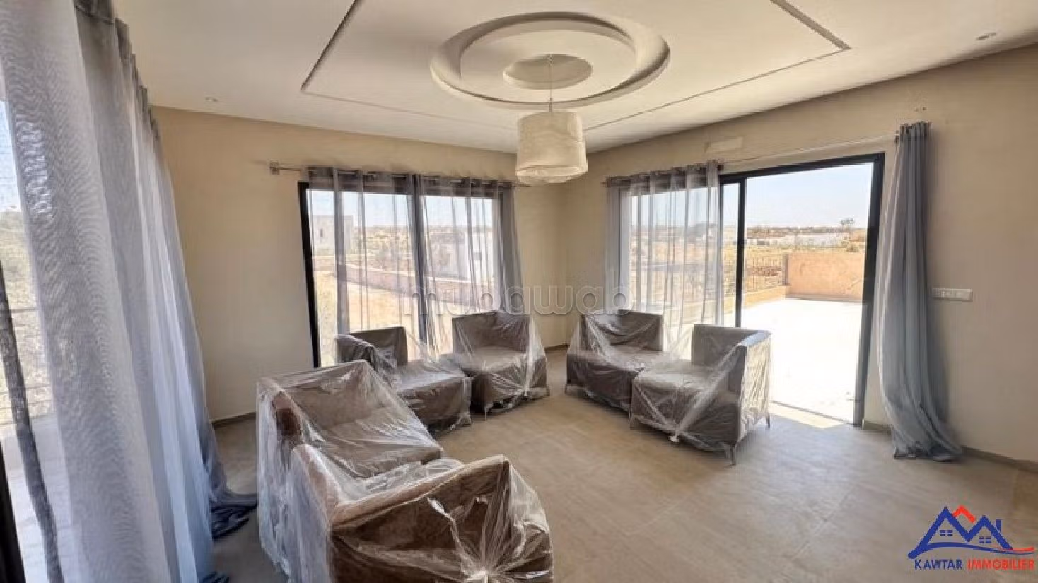 فيلا فاخرة للبيع ب طريق آسفي. المساحة الإجمالية 1500 م². مفروشة