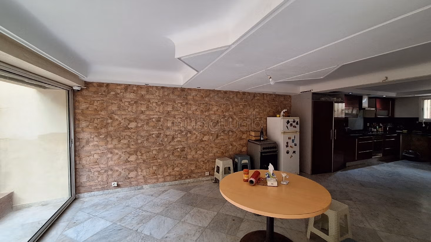 فيلا فخمة للايجار ب لونشون حي الهناء. 5 غرف جميلة. شرفة وحديقة