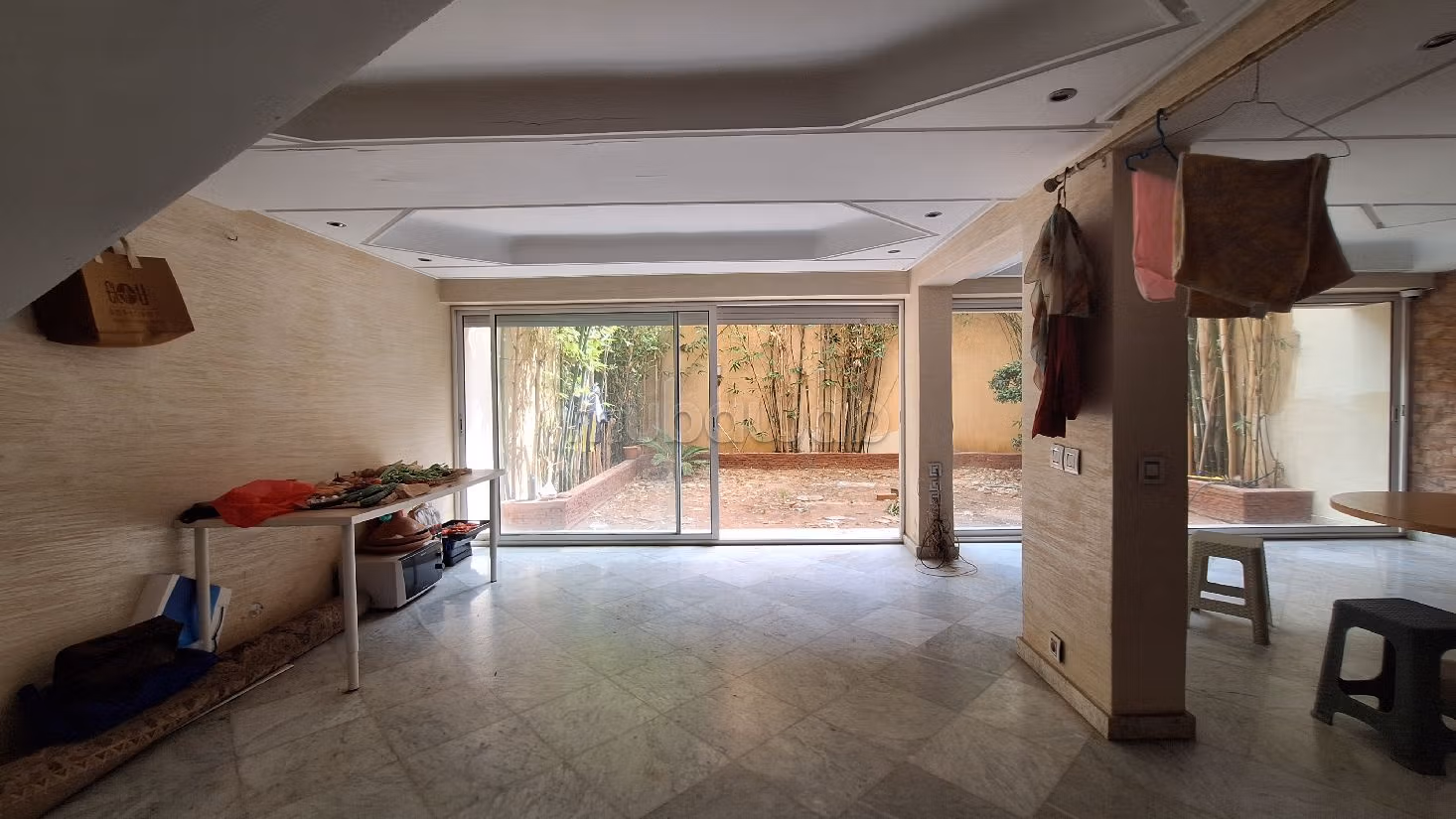 فيلا فخمة للايجار ب لونشون حي الهناء. 5 غرف جميلة. شرفة وحديقة