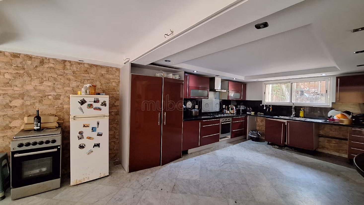 فيلا فخمة للايجار ب لونشون حي الهناء. 5 غرف جميلة. شرفة وحديقة