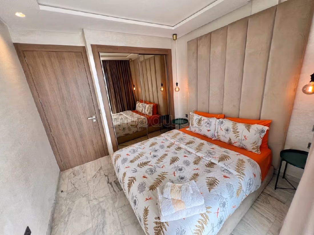 Huurappartementen beschikbaar in CIL (Hay Salam). 2 Ruimtes. Traditionele, Marokkaanse woonkamer en beveiligingsyssteem. 