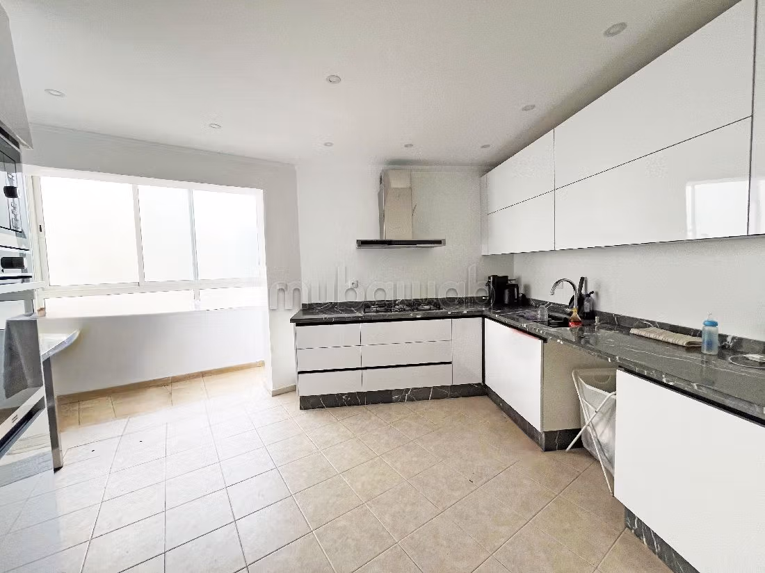 Very nice apartment for rent in Centre. Surface area 140 m². Well furnished