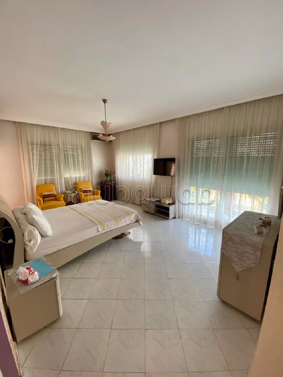 فيلا رائعة للبيع ب حي سلامة. 7 قطع كبيرة. موقف للسيارات وحديقة