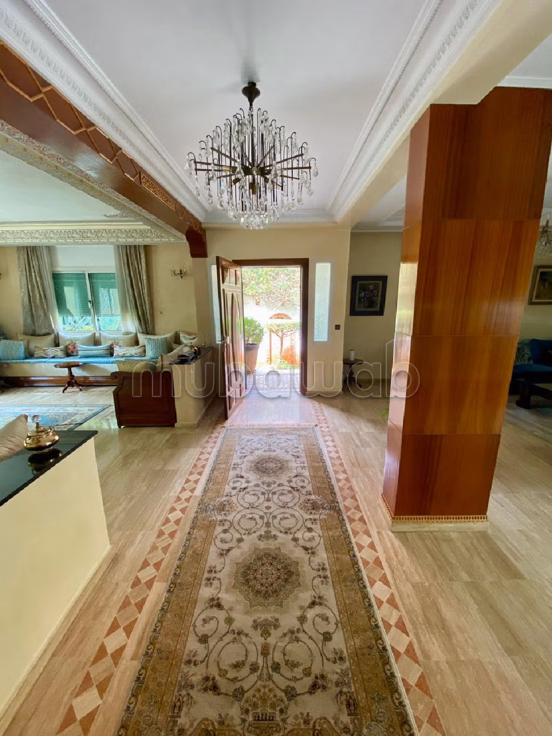 فيلا رائعة للبيع ب حي سلامة. 7 قطع كبيرة. موقف للسيارات وحديقة