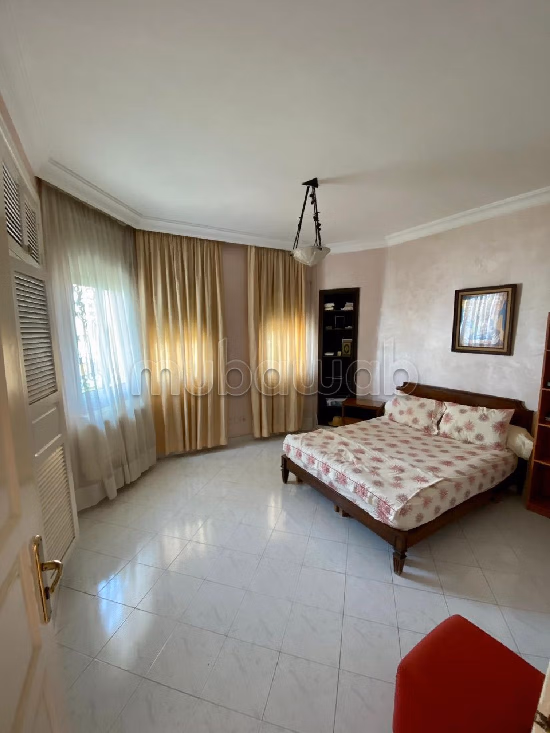 فيلا رائعة للبيع ب حي سلامة. 7 قطع كبيرة. موقف للسيارات وحديقة