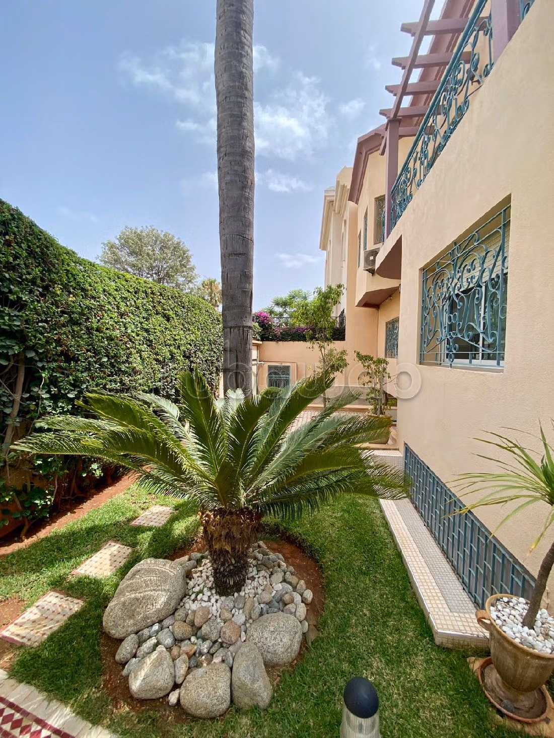 فيلا رائعة للبيع ب حي سلامة. 7 قطع كبيرة. موقف للسيارات وحديقة