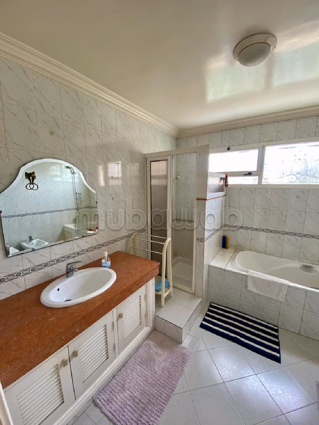 فيلا رائعة للبيع ب حي سلامة. 7 قطع كبيرة. موقف للسيارات وحديقة