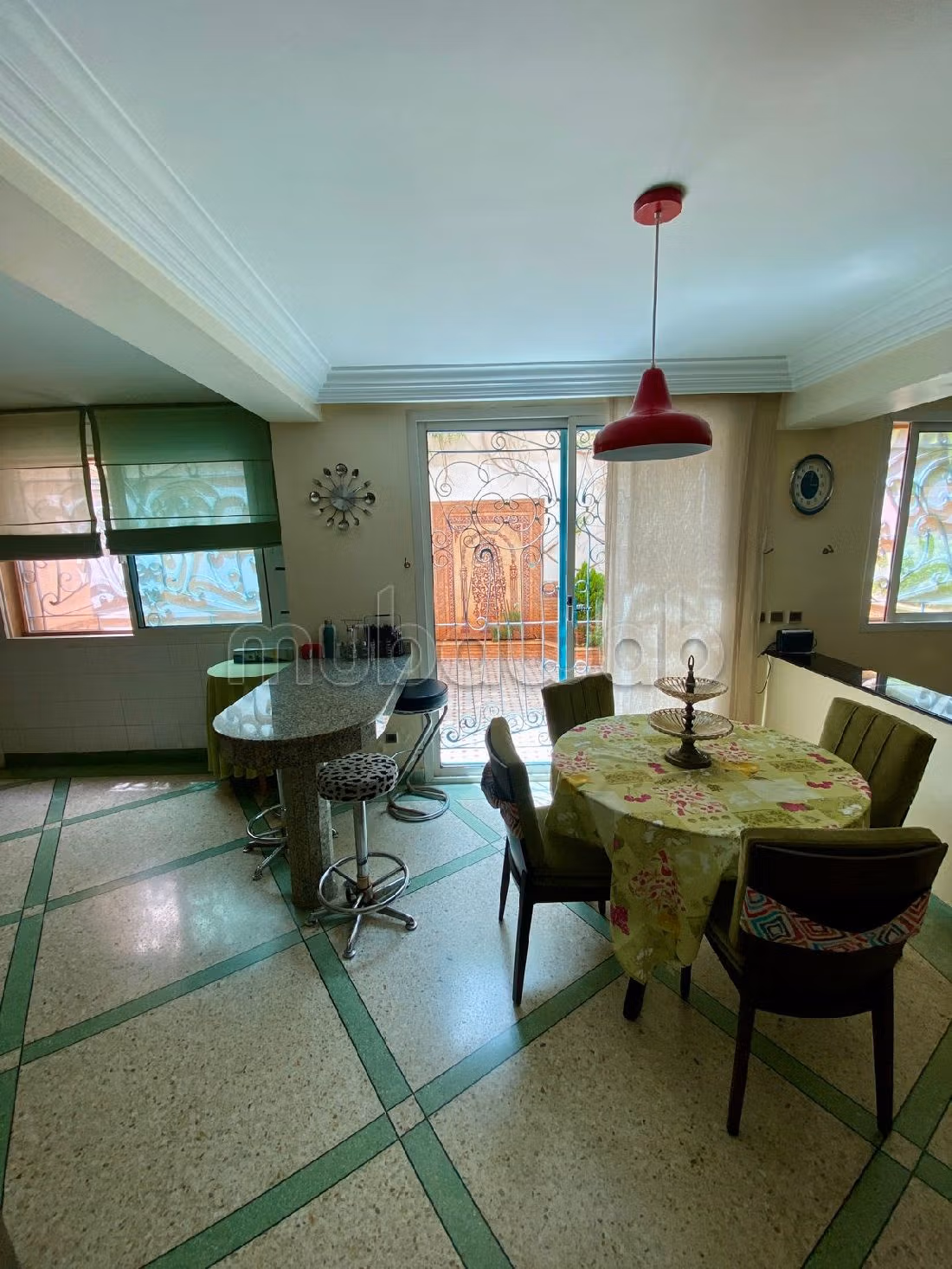 فيلا رائعة للبيع ب حي سلامة. 7 قطع كبيرة. موقف للسيارات وحديقة