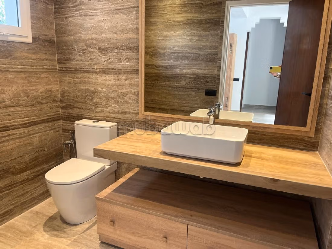 Villa a la location vide a ain diab 37000dh