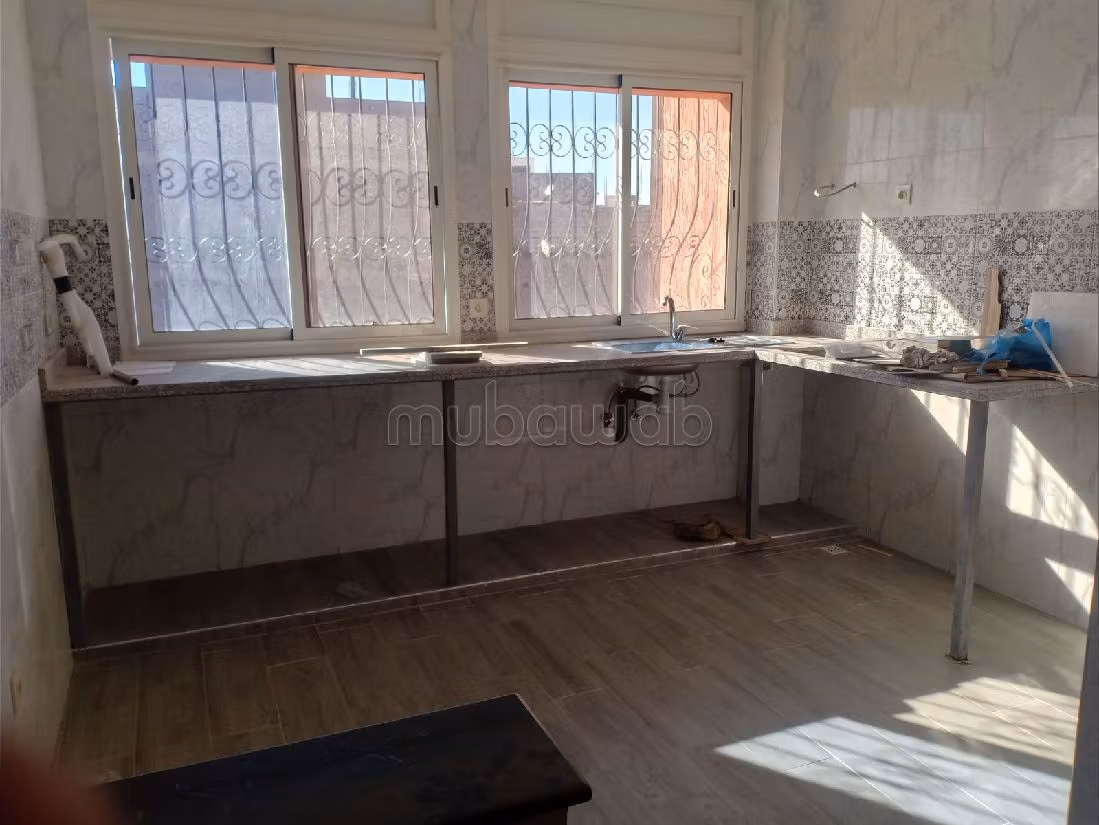 House to buy. 2 large living areas. Beautiful terrace and garden