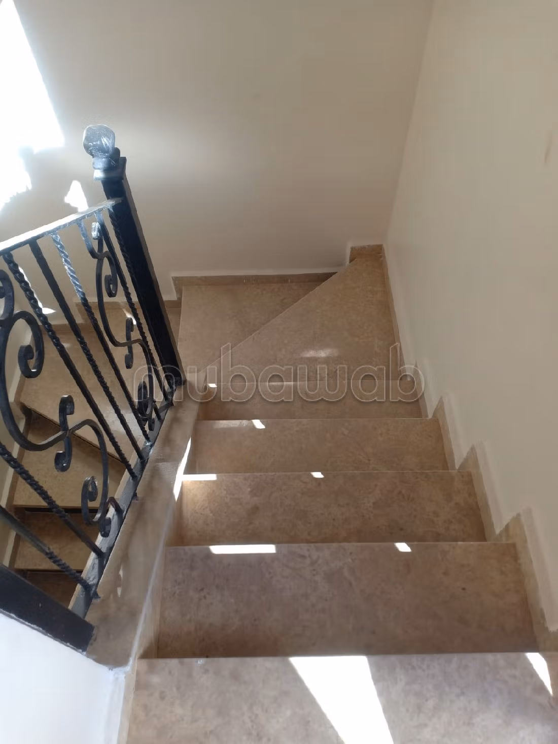 House to buy. 2 large living areas. Beautiful terrace and garden