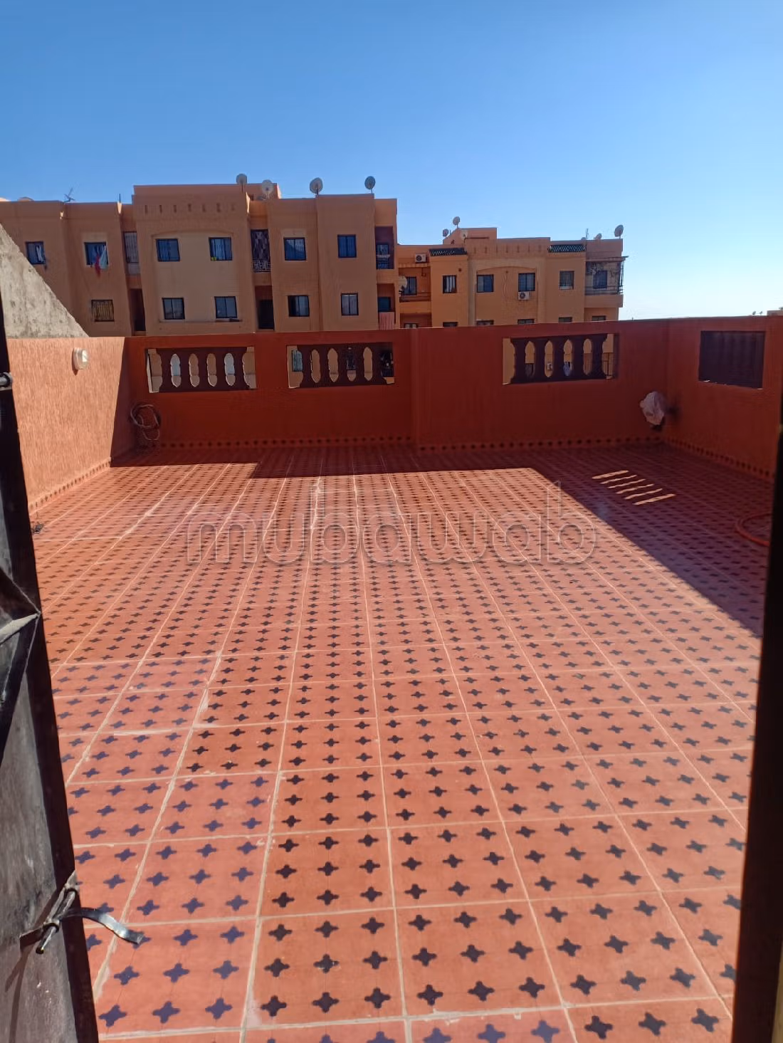 House to buy. 2 large living areas. Beautiful terrace and garden