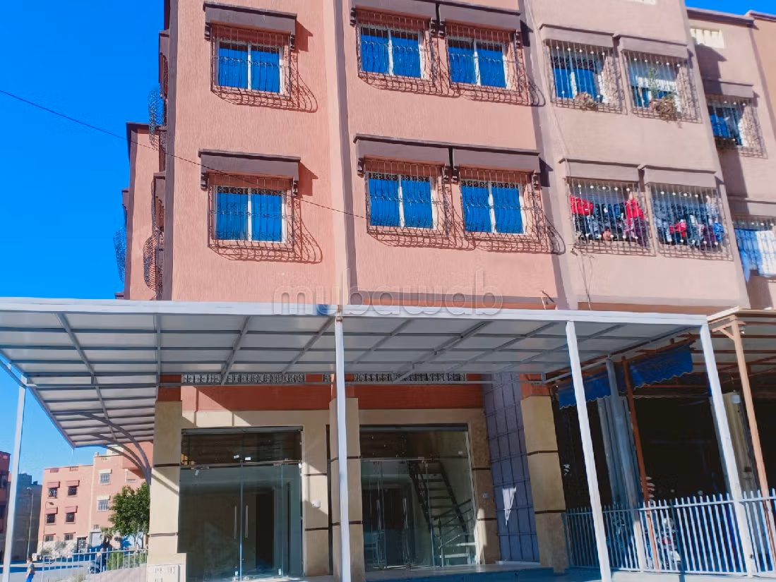 House to buy. 2 large living areas. Beautiful terrace and garden